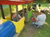 Renovace oblíbené mašinky na školní zahradě
